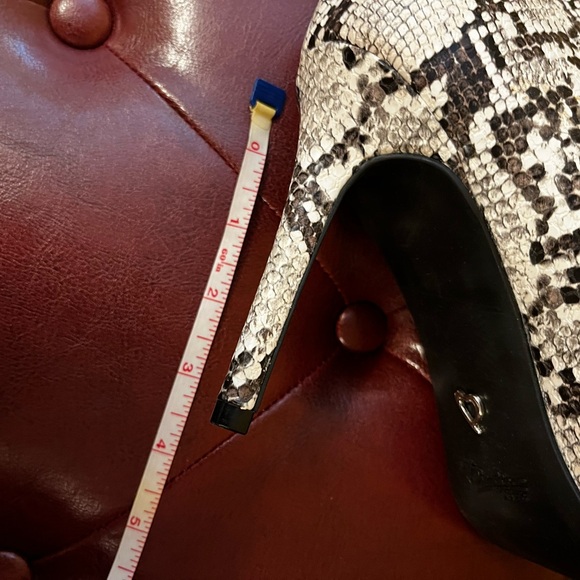 Snakeskin Pattern Knee-High Boots - Picture 6 of 8